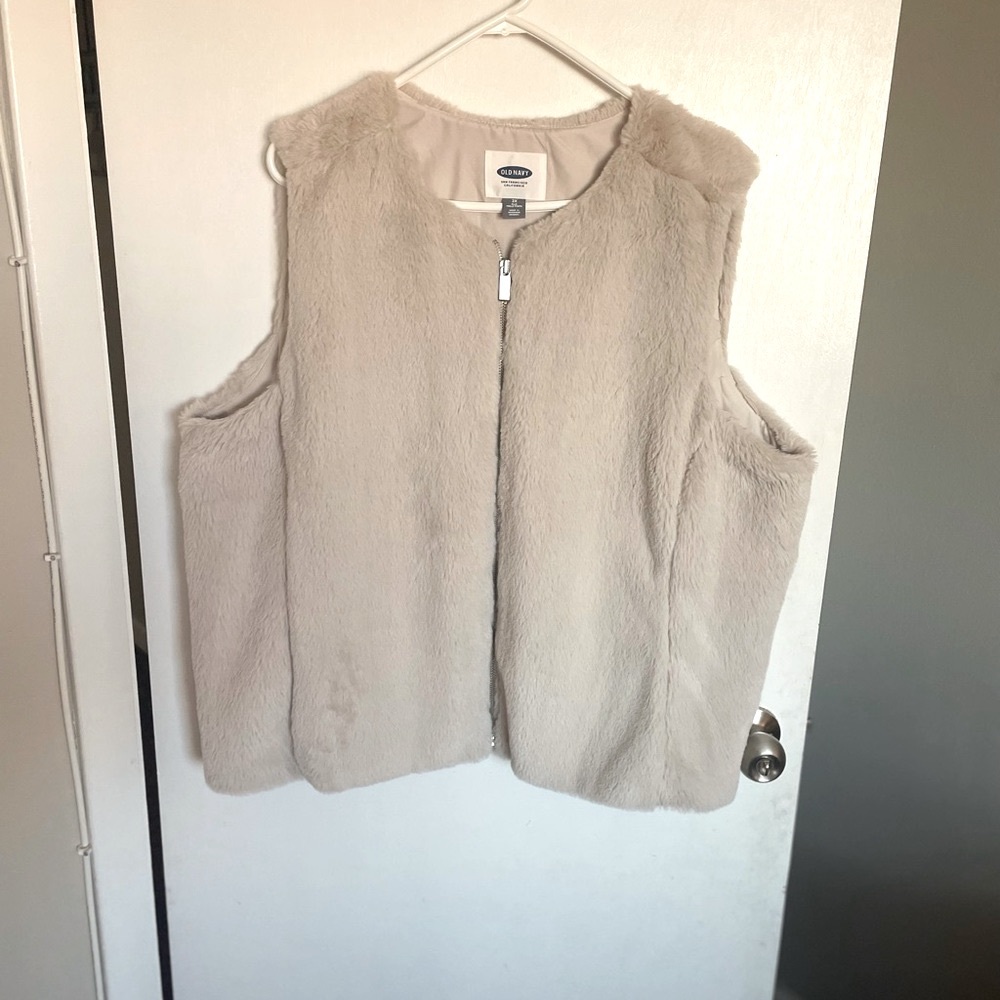 Old Navy Zip Faux Fur Vest - Size 2X - Picture 3 of 12